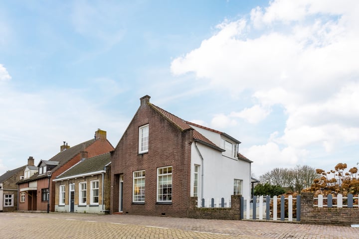 Nieuwlandsedijk 9 in Lage Zwaluwe