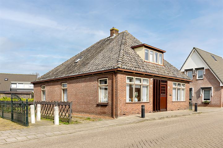 Nieuwstraat 14 in Hippolytushoef