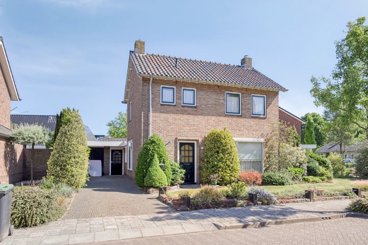 Nieuwstraat 6 in Hengevelde foto