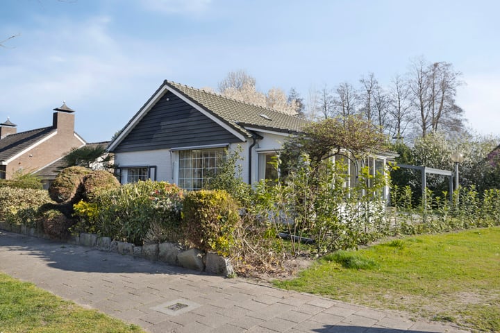 Nijhofslaan 11 in Hengelo photo