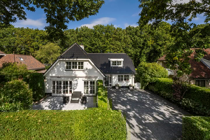 Photo of property Nolenslaan 8, Huizen