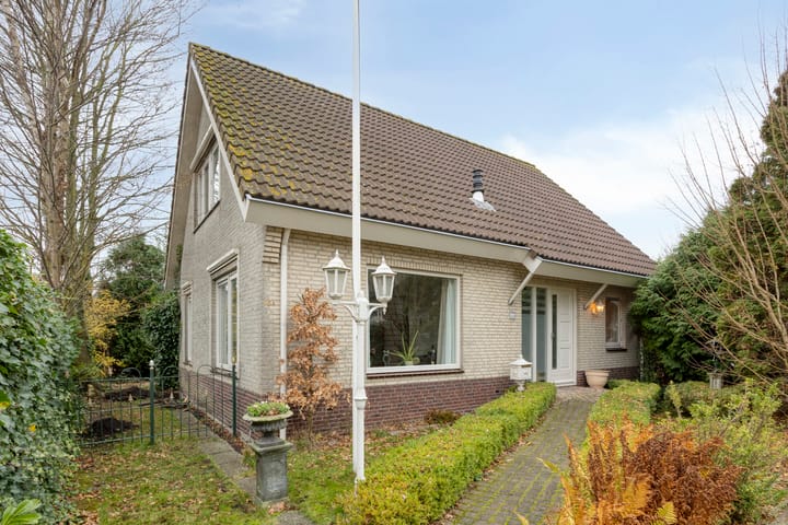 Noordeinde 16a in Roelofarendsveen