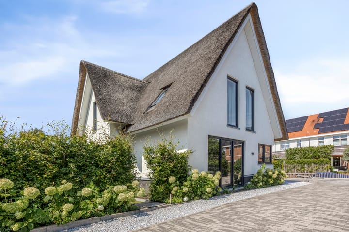 Noordeinde 22a in Roelofarendsveen