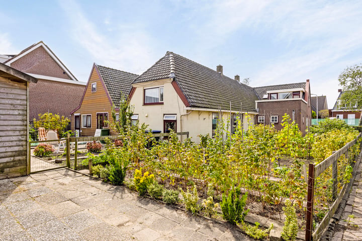 Noordeinde 69 in Roelofarendsveen