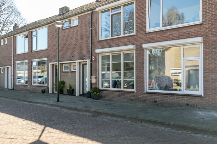 Photo of property Noordenbos 8, Geertruidenberg