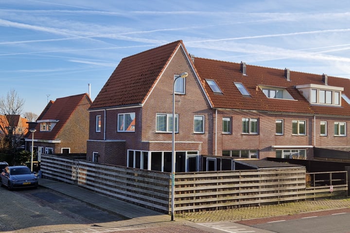 Photo of property Noorderoeverdijk 27, Den Oever