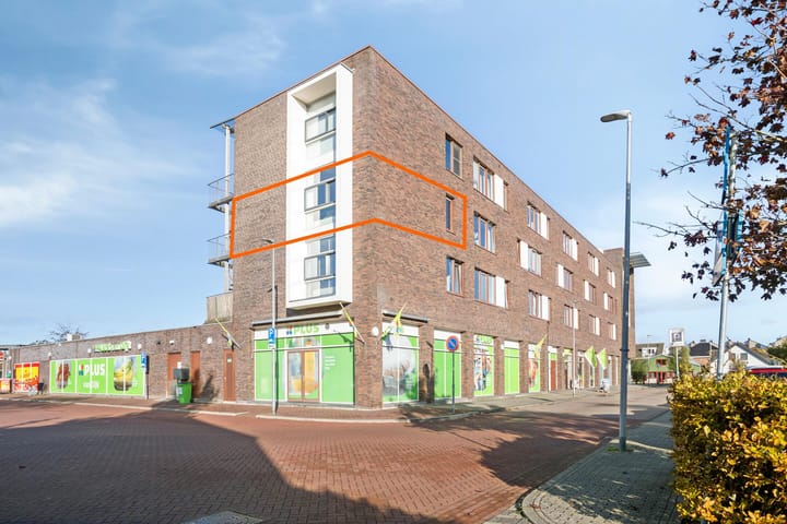 Noordplein 65 in Roelofarendsveen