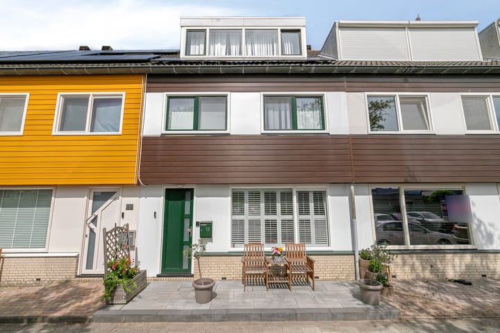 Oe Thantstraat 13 in Delft foto