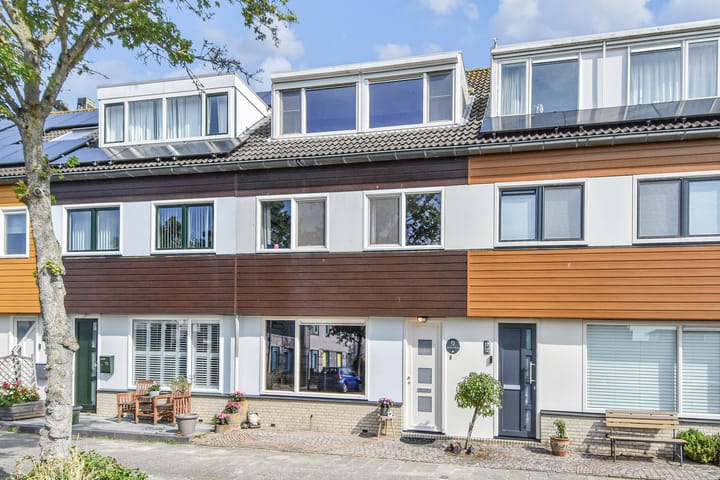 Oe Thantstraat 15 in Delft Foto