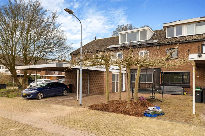 Oetewaal 22 in Nieuw-Vennep