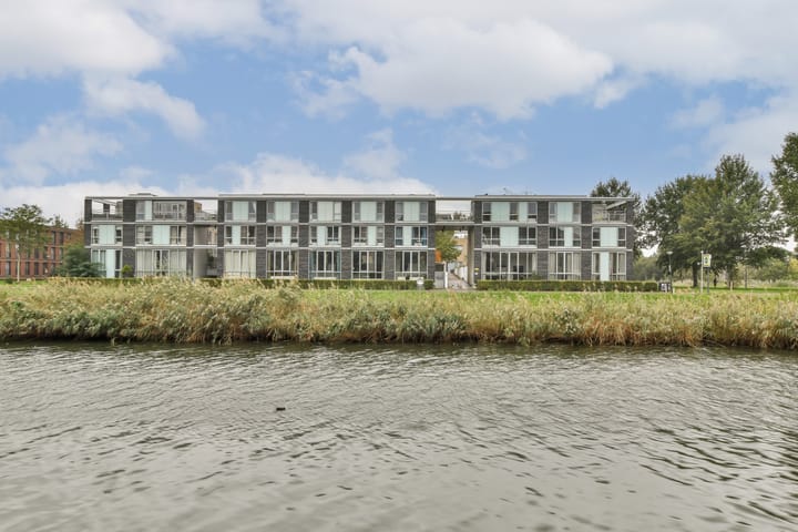 Oeverzeggestraat 64 in Amsterdam