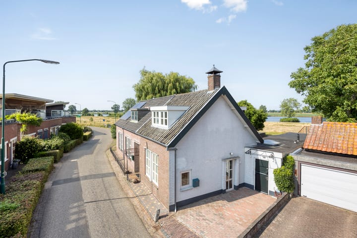 Oijense Benedendijk 3 in Oijen