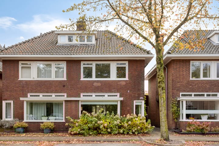 Oldenzaalsestraat 370 in Enschede Foto