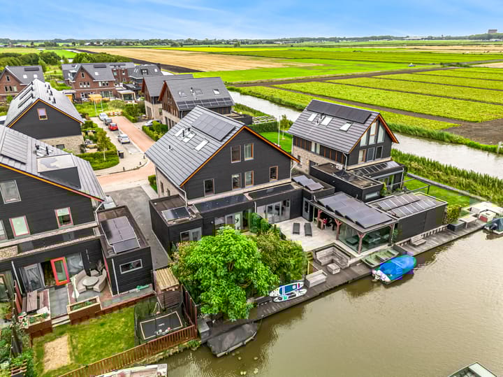 Oliesloot 6 in Berkhout