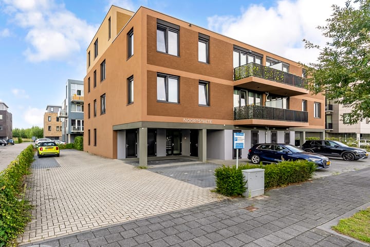 Olivier van Noortstraat 6B in Almere foto