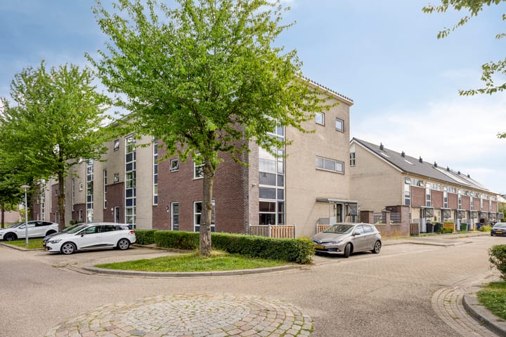Olle Kapoenstraat 1 in Almere