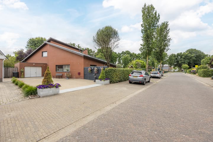 Photo of property Olmenstraat 2, Halsteren