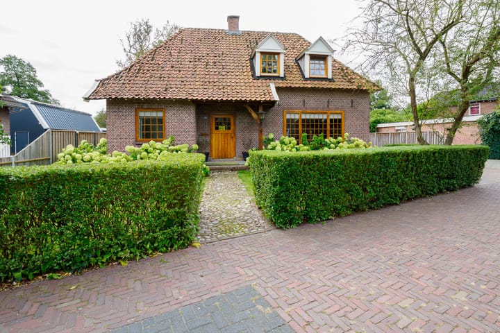 Oosteinde 196 in Vriezenveen