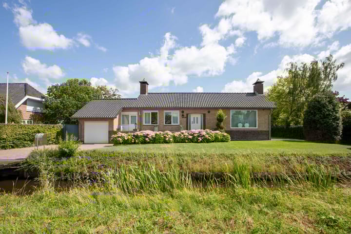 Photo of property Oosteinderweg 438, Aalsmeer