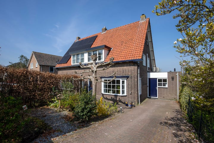 Photo of property Oosteinderweg 465, Aalsmeer