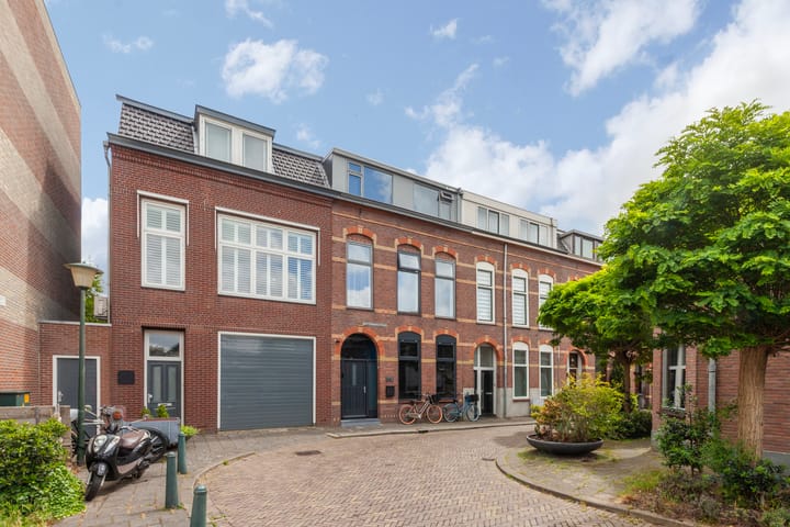 Oosterdwarsstraat 1 in Vlaardingen