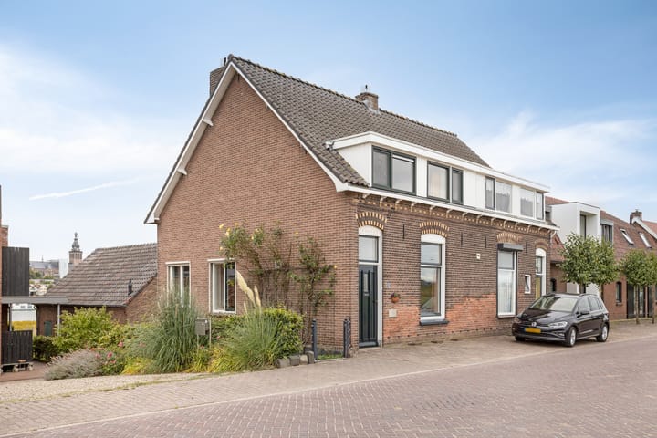 Oosterhoutsedijk 1 in Lent