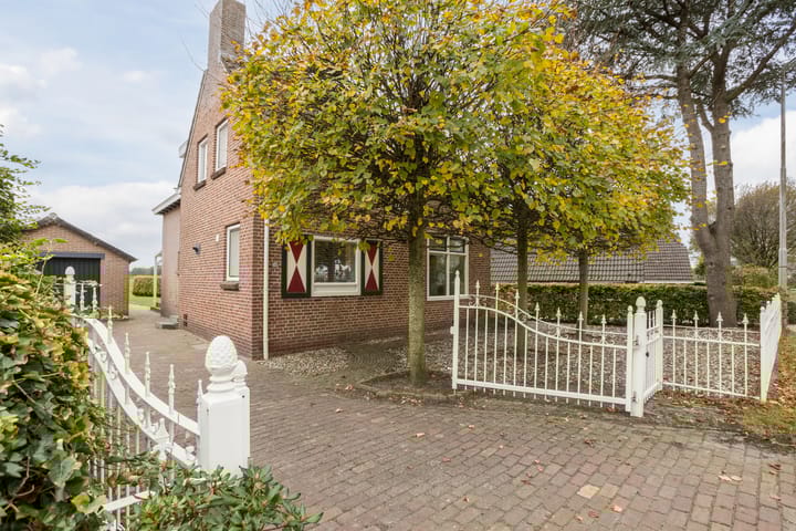 Photo of property Oosterhulst 51, Nieuwleusen