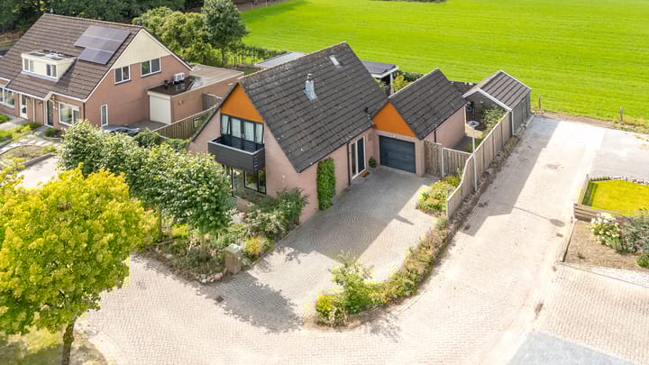 Oosterkampen 7 in Ees
