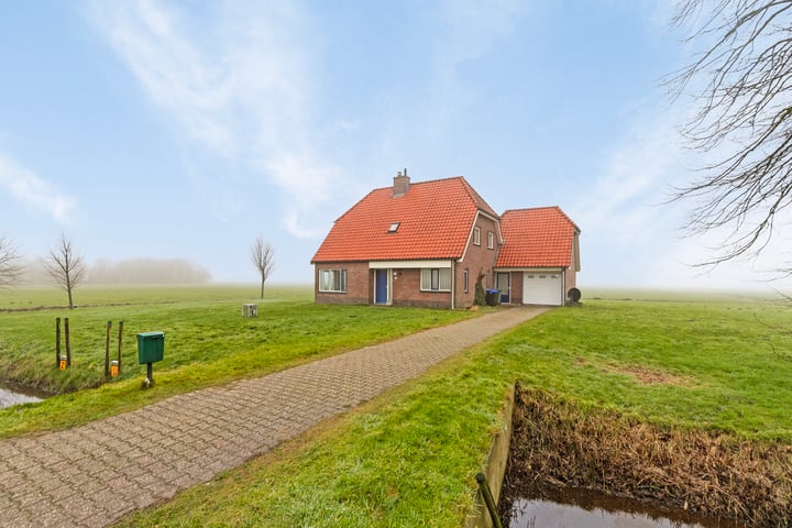Photo of property Oosterpaauwenweg 6, Overschild