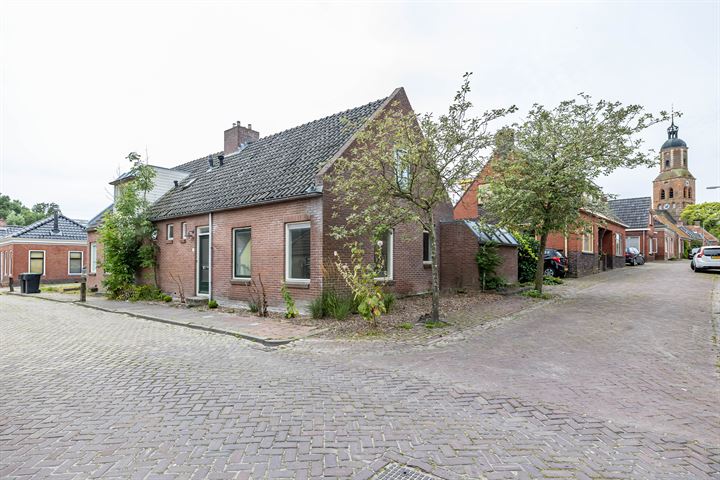 Oosterstraat 10 in Eenrum