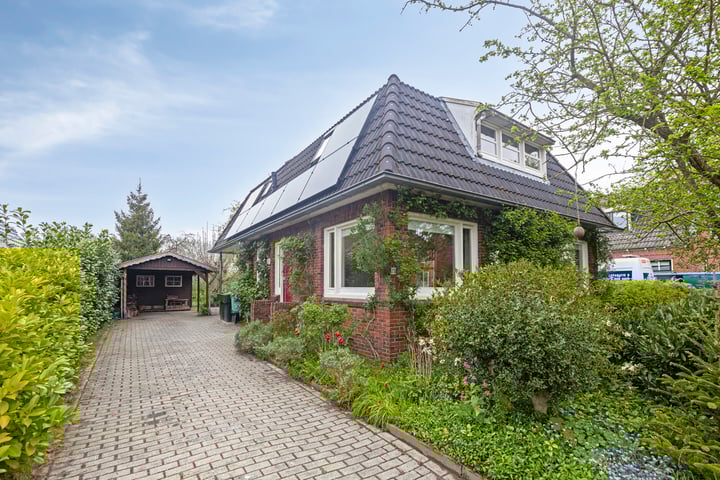 Photo of property Oosterstraat 20, Sauwerd
