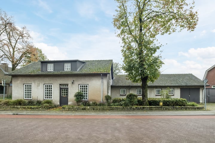 Oostrikkerstraat 1 in Leende