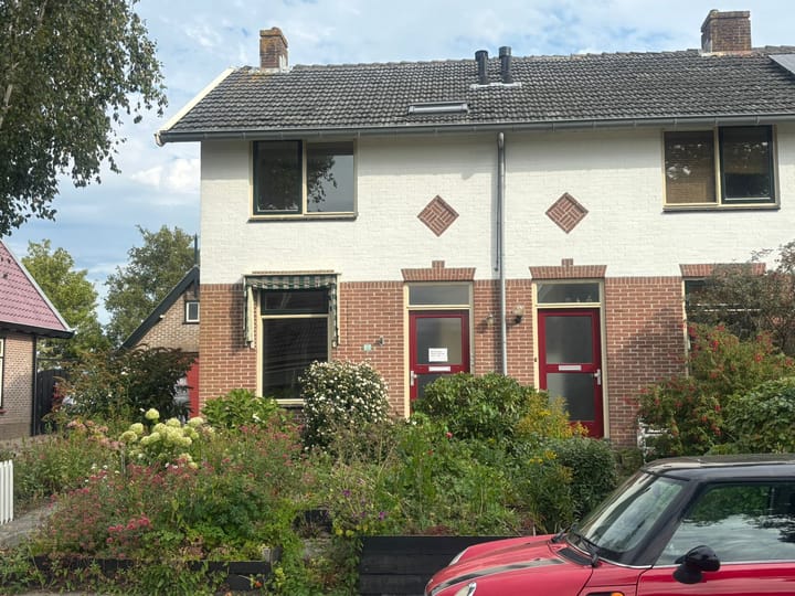 Oostwal 89 in Warmenhuizen