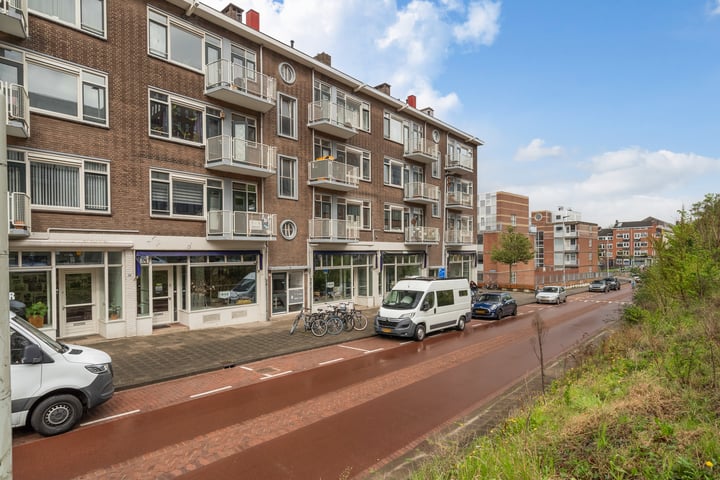 Photo of property Oostzeedijk Beneden 197B, Rotterdam