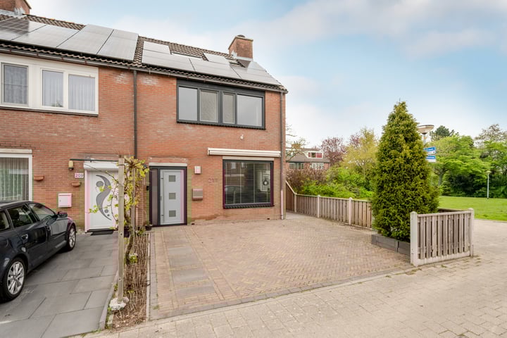Oostzeestraat 211 in Lelystad foto