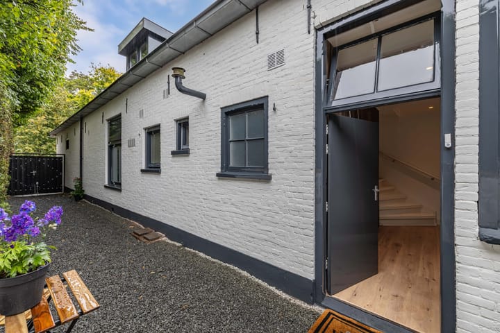 Oranje Weeshuisstraat 11a in Huizen Foto