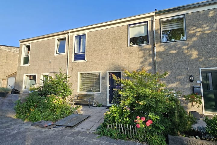 Oranjeboomstraat 27 in Westzaan