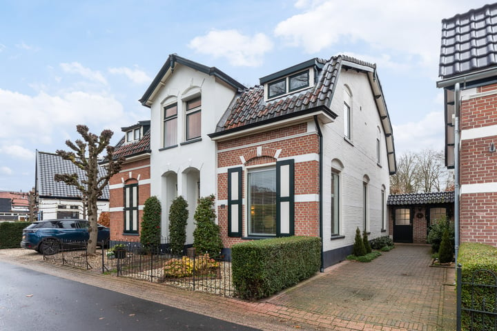 Oranjedwarsstraat 11 in Apeldoorn