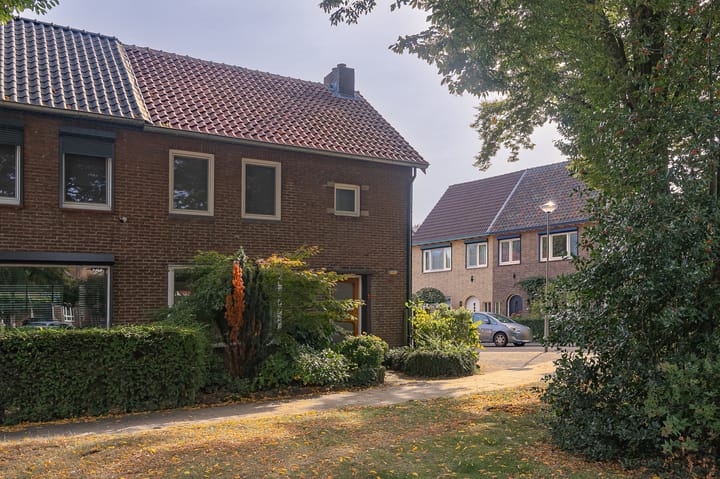 Oranjelaan 10 in Geleen foto