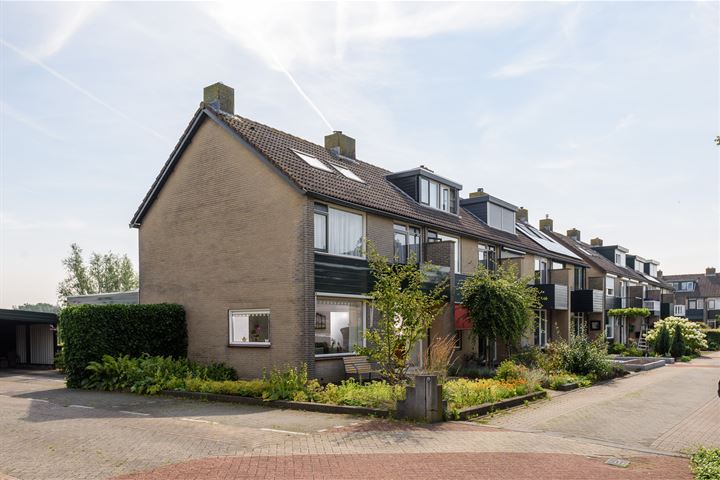 Oranjelaan 8 in Brandwijk