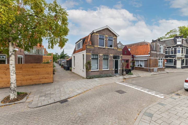 Oranjestraat 1 in Purmerend
