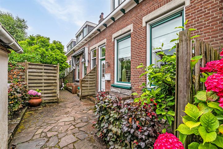 Oranjestraat 2 in Oud-Beijerland