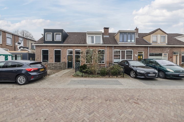 Photo of property Oranjestraat 64, Hoogeveen