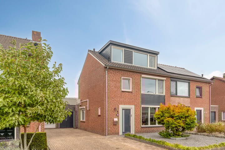 Oranjestraat 8 in Oost West en Middelbeers