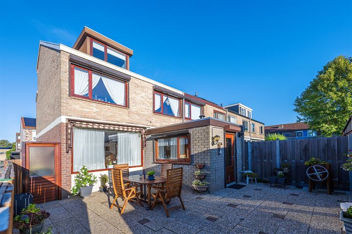 Photo of property Orchideestraat 15, Oud-Beijerland