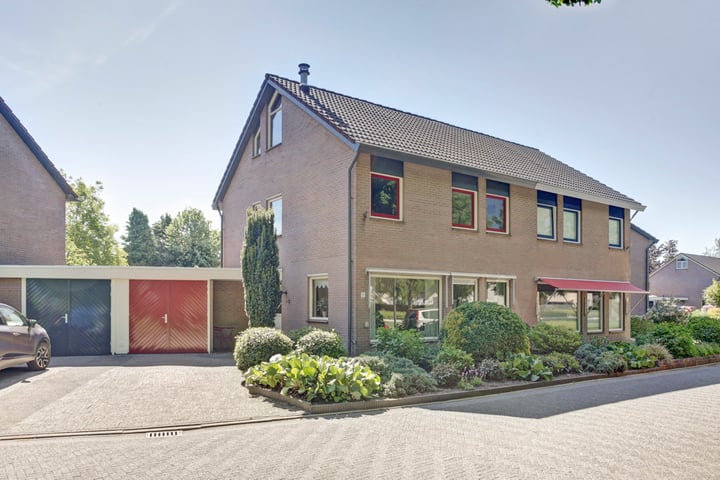Osbornehof 8 in Dronten foto