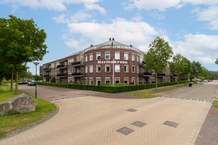 Ossenwaard 52 in Wijk en Aalburg