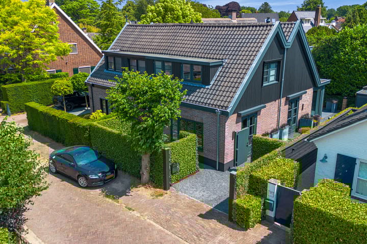 Oud Laren 6 in Laren