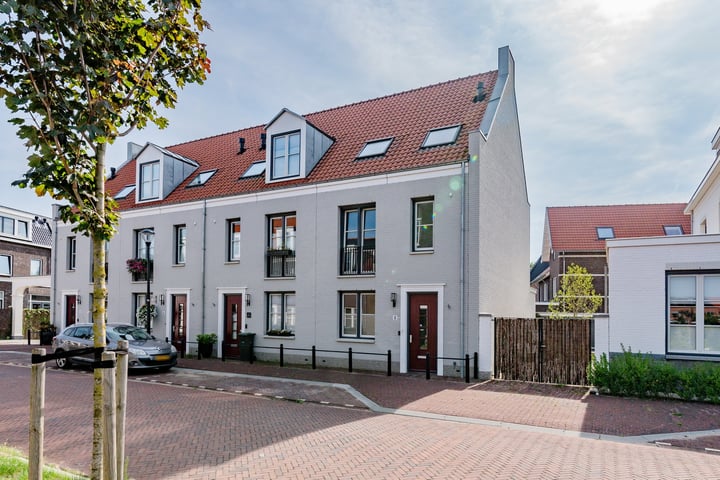 Oudaenstraat 2 in Weesp