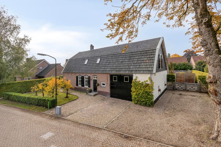 Oude Kerkstraat 8 in Wijk en Aalburg